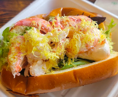 Mom & Pops Burgers signature dishes M+P's Lobster Roll
Mcdowell's
Mom & Pops Fries